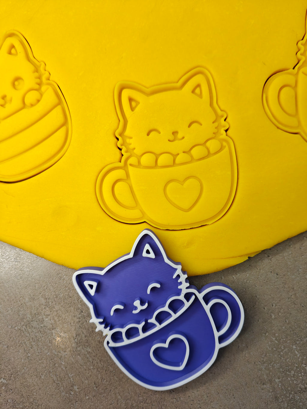 Lot de 6 emporte-pièces Chats dans des tasses – Cutter + tampon – Biscuits kawaii
