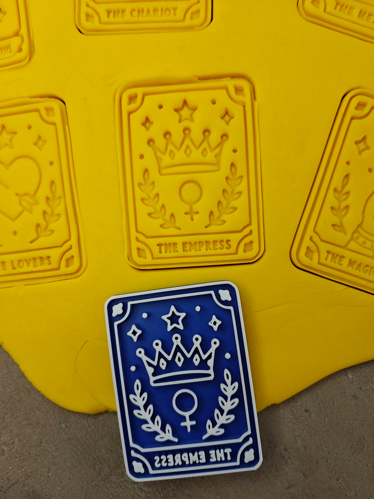 Lot de 6 emporte-pièces Tarot – Cutter + tampon – Biscuits mystiques