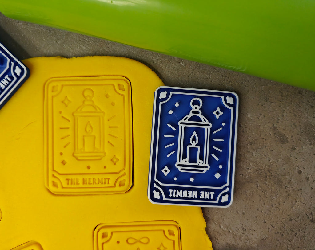 Lot de 6 emporte-pièces Tarot – Cutter + tampon – Biscuits mystiques