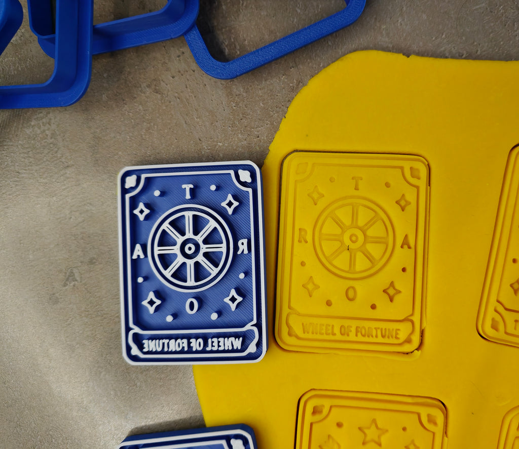 Lot de 6 emporte-pièces Tarot – Cutter + tampon – Biscuits mystiques