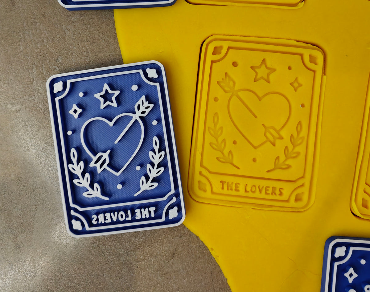 Lot de 6 emporte-pièces Tarot – Cutter + tampon – Biscuits mystiques