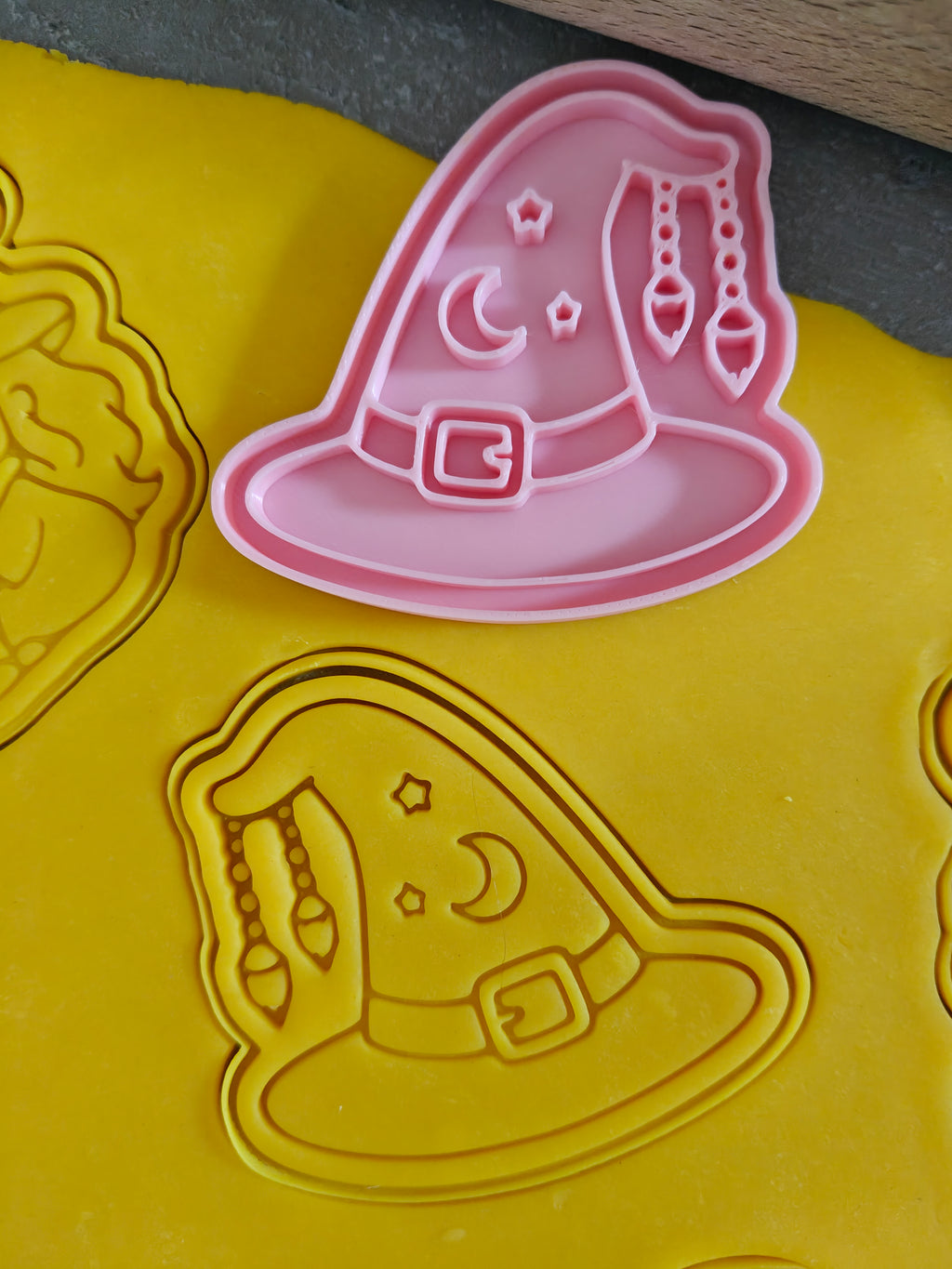 Lot de 6 emporte-pièces Sorcières Kawaii – Cutter + tampon – Biscuits maison