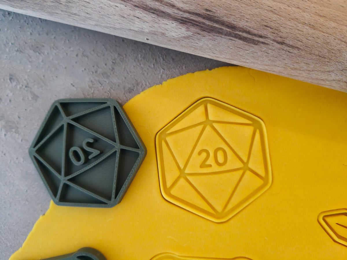 Lot de 6 emporte-pièces Fantasy & JDR – Dé 20, Dragon, Potion, Épée, Coffre & Grimoire