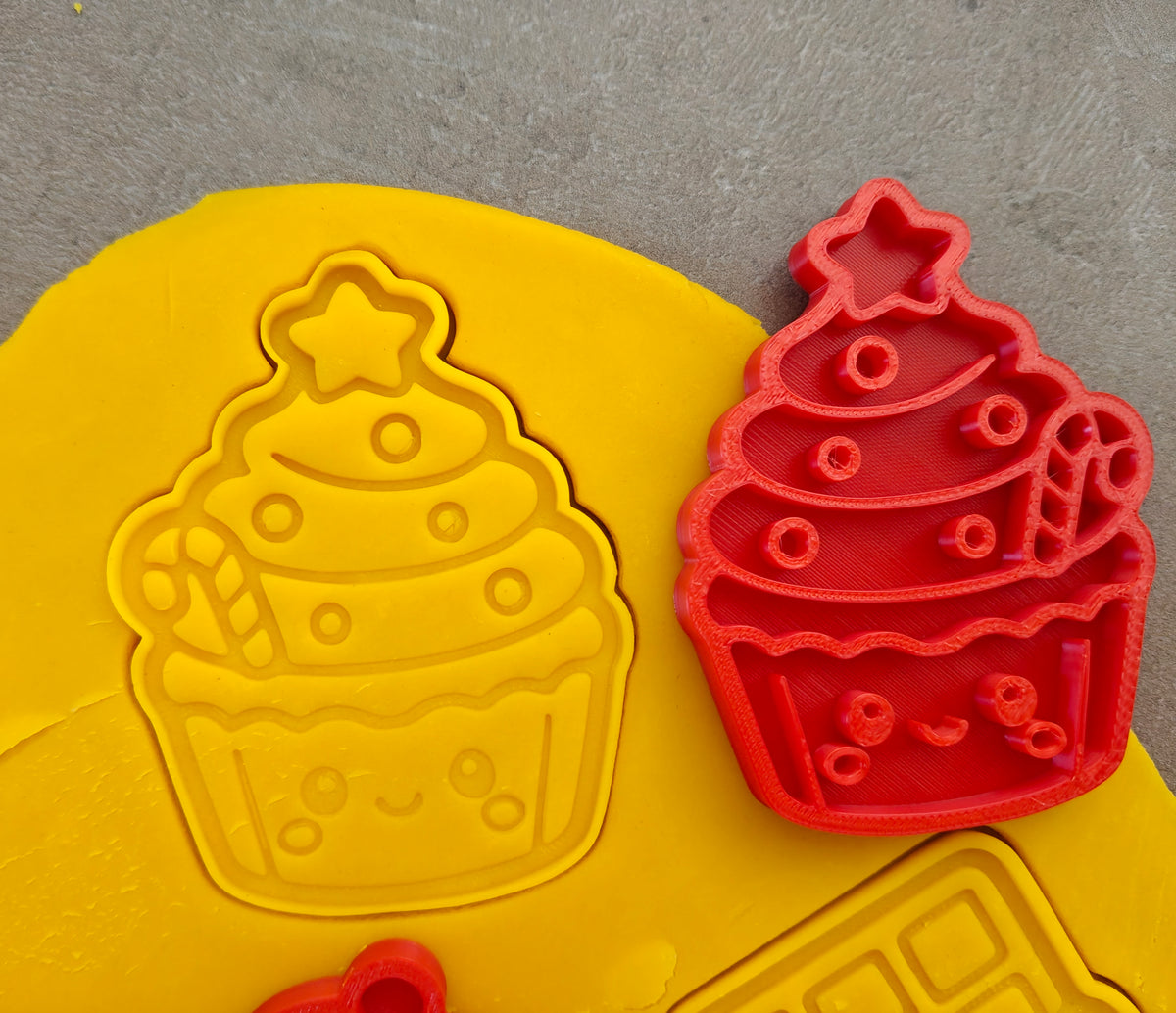 Lot de 6 emporte-pièces Noël Kawaii – Cutter + tampon – Biscuits festifs